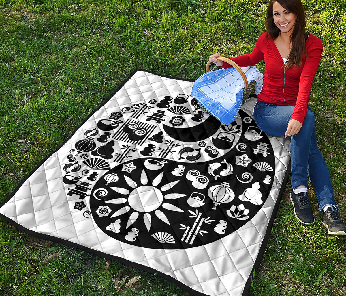 Black And White Japanese Yin Yang Print Quilt