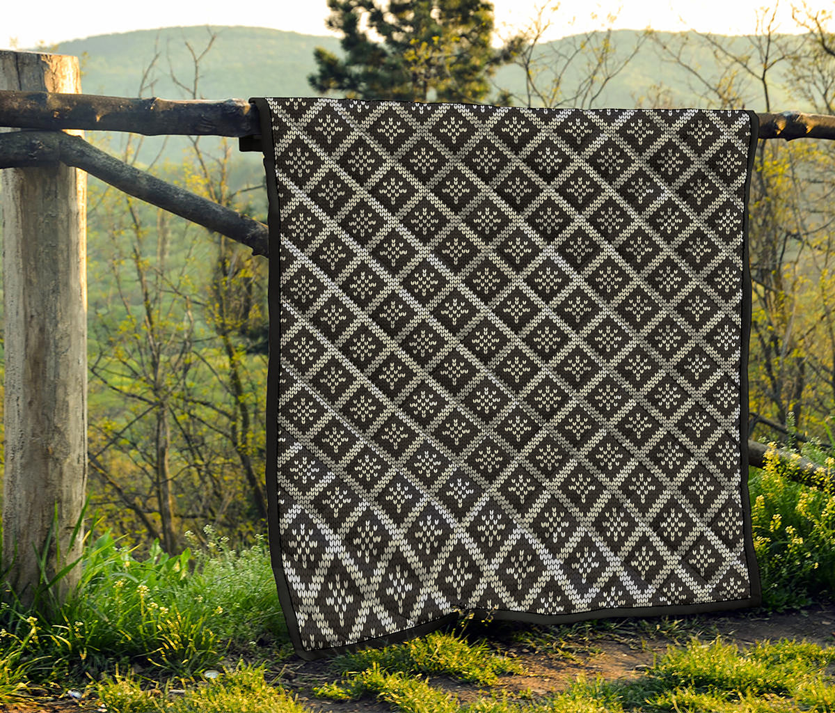 Black And White Knitted Pattern Print Quilt