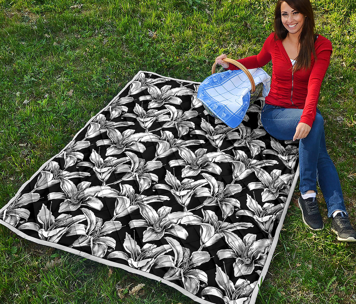 Black And White Lily Pattern Print Quilt