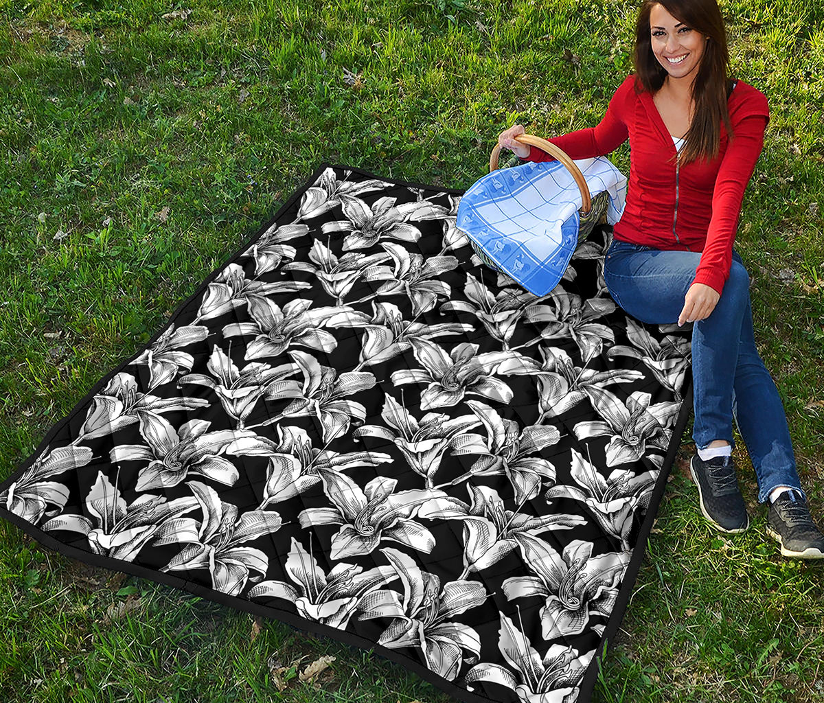 Black And White Lily Pattern Print Quilt