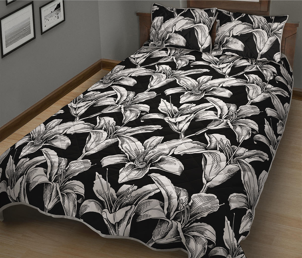 Black And White Lily Pattern Print Quilt Bed Set