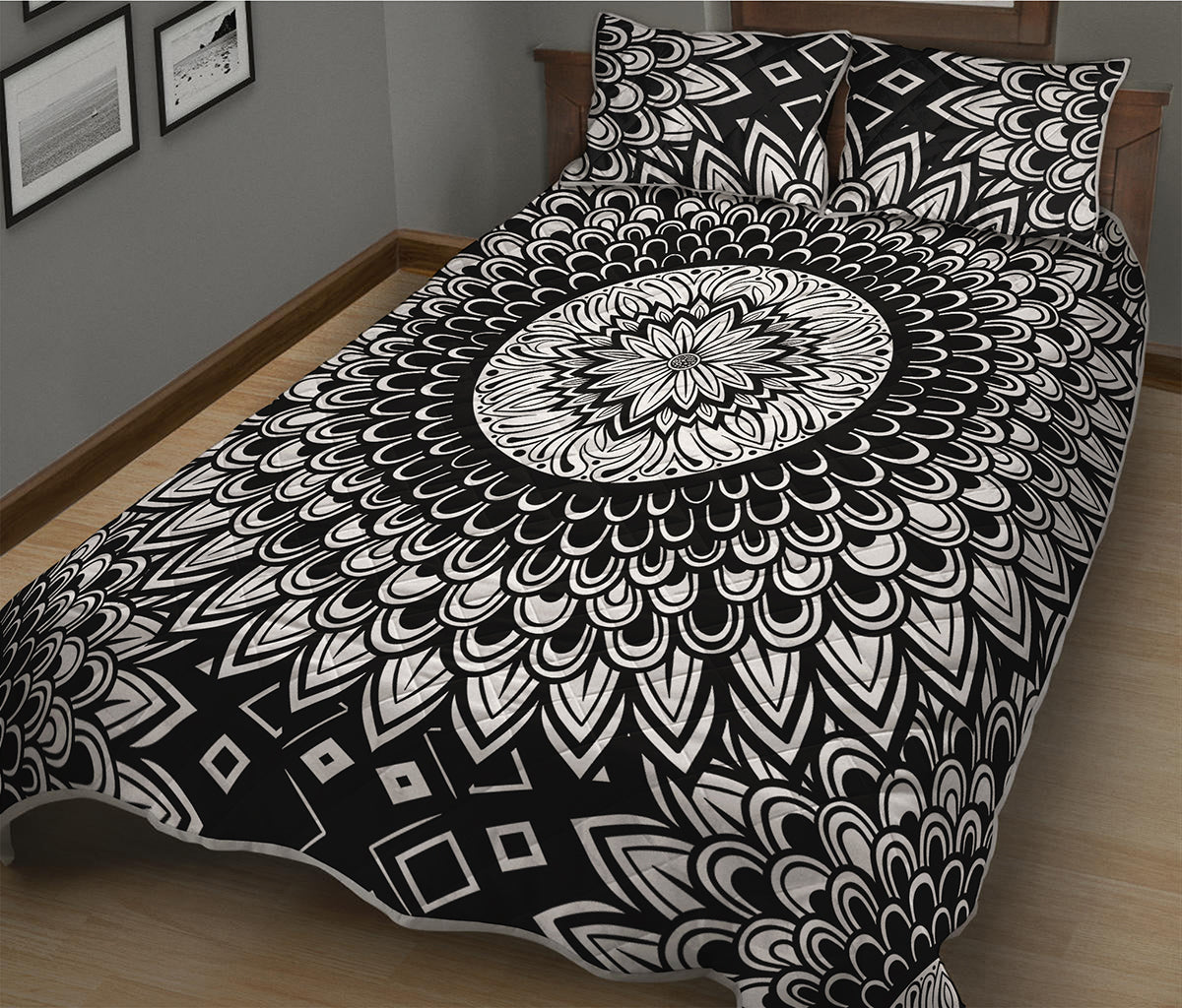 Black And White Mandala Print Quilt Bed Set