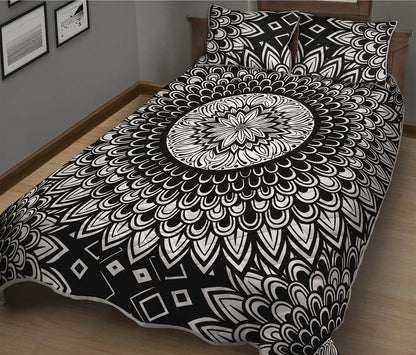 Black And White Mandala Print Quilt Bed Set