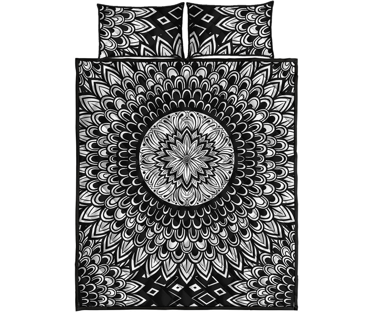 Black And White Mandala Print Quilt Bed Set