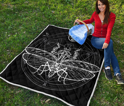 Black And White Mantis Spirit Print Quilt