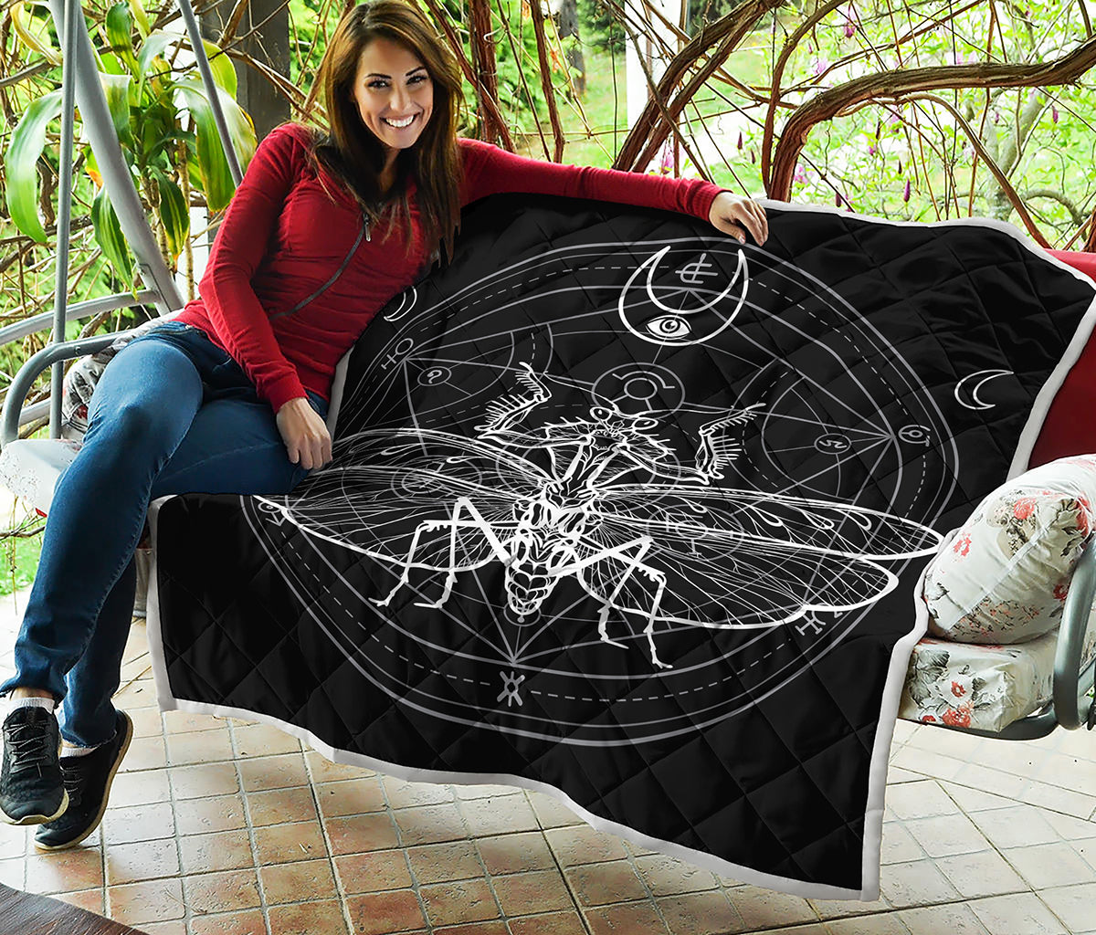 Black And White Mantis Spirit Print Quilt