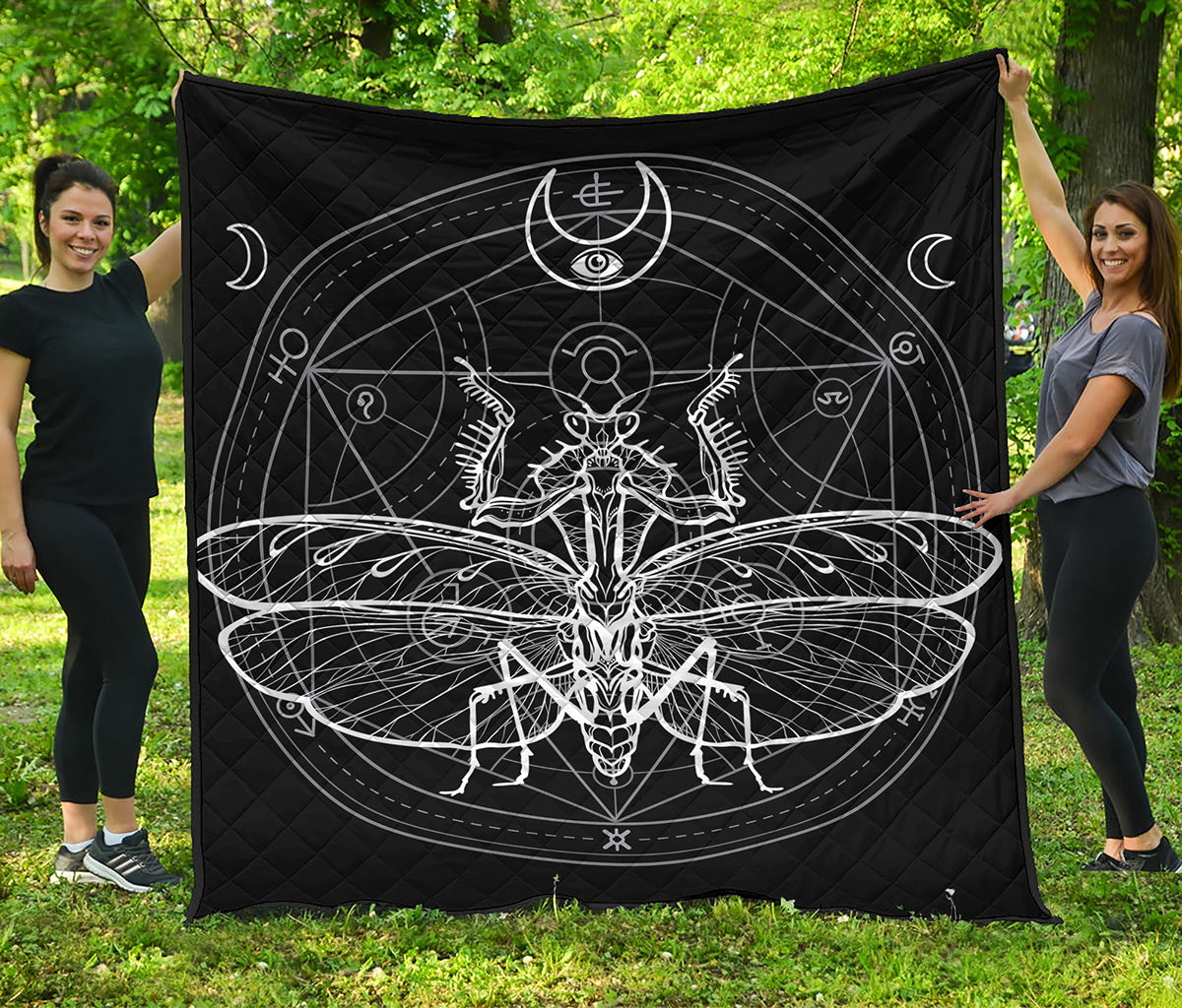 Black And White Mantis Spirit Print Quilt