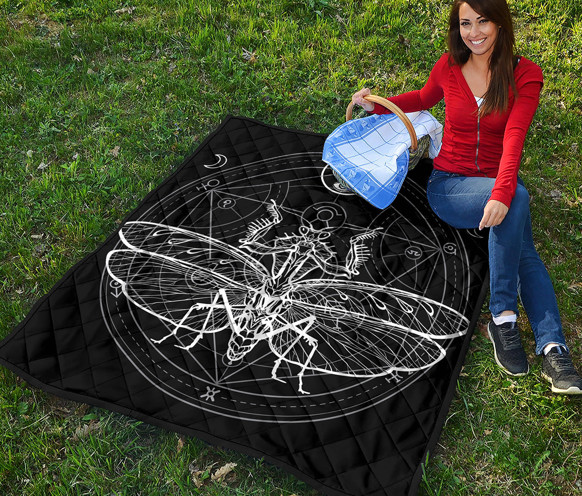 Black And White Mantis Spirit Print Quilt