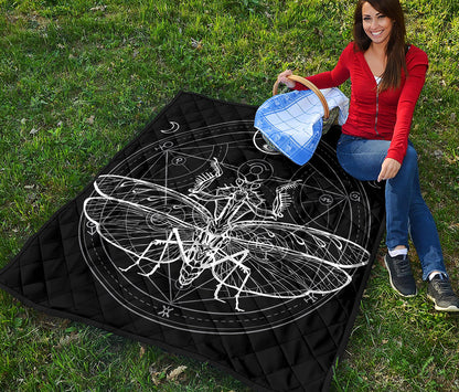 Black And White Mantis Spirit Print Quilt