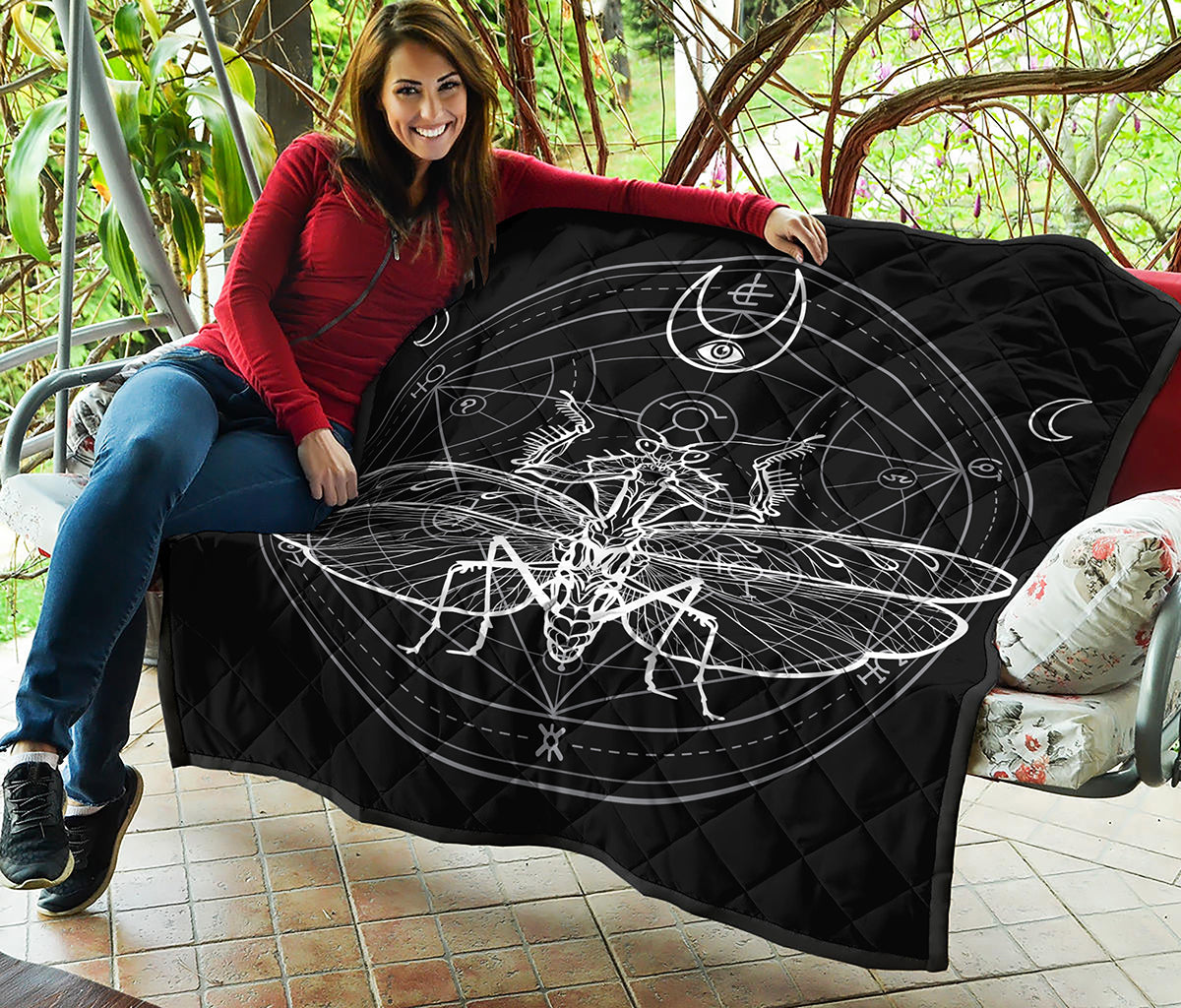 Black And White Mantis Spirit Print Quilt
