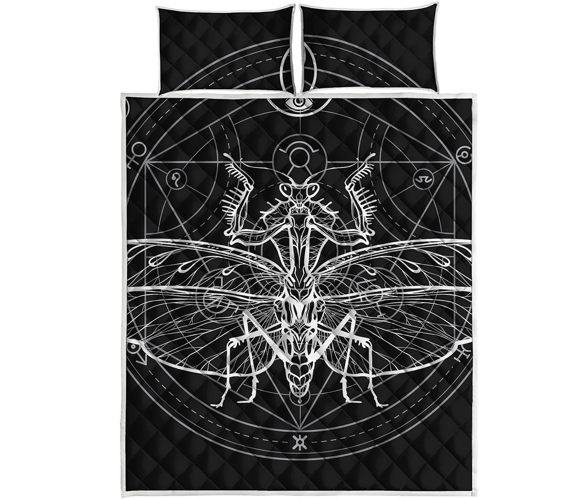 Black And White Mantis Spirit Print Quilt Bed Set