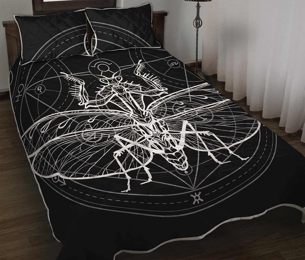 Black And White Mantis Spirit Print Quilt Bed Set