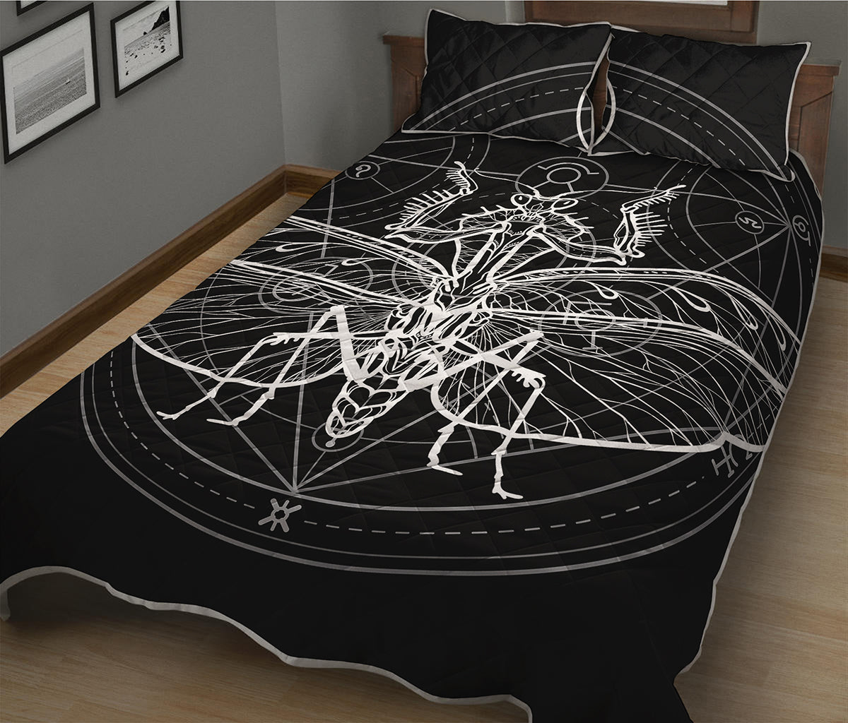 Black And White Mantis Spirit Print Quilt Bed Set