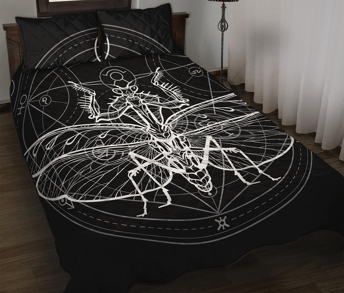 Black And White Mantis Spirit Print Quilt Bed Set