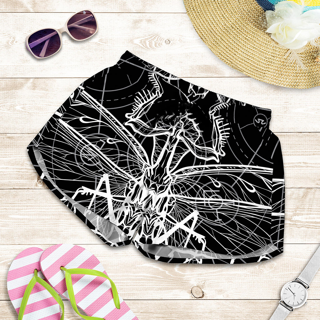 Black And White Mantis Spirit Print Women's Shorts