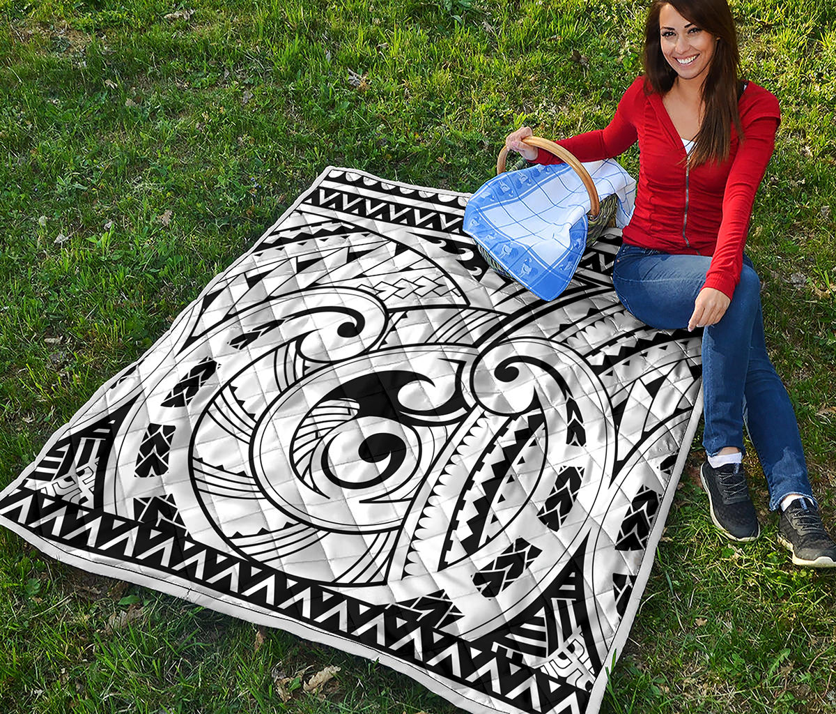 Black And White Maori Pattern Print Quilt