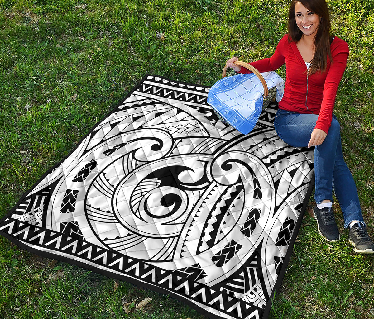 Black And White Maori Pattern Print Quilt