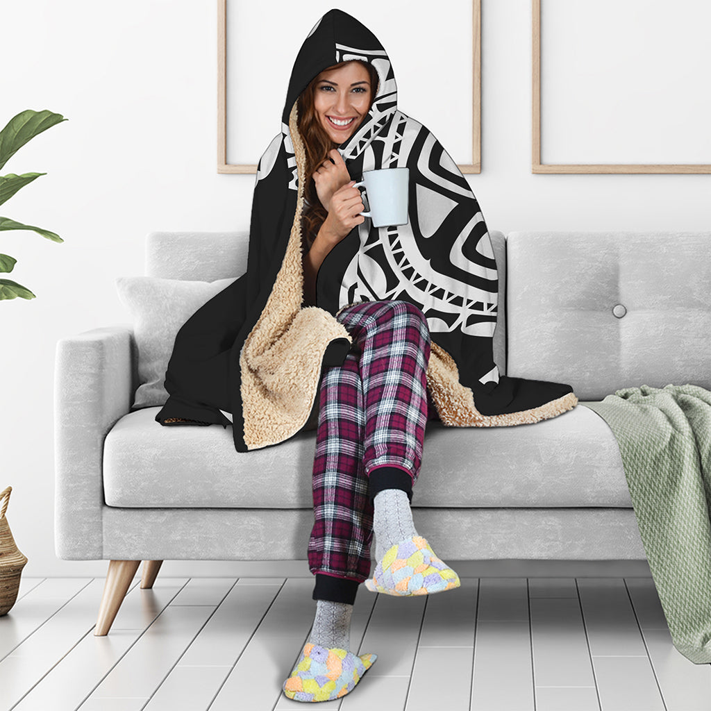 Black And White Maori Sea Turtle Print Hooded Blanket