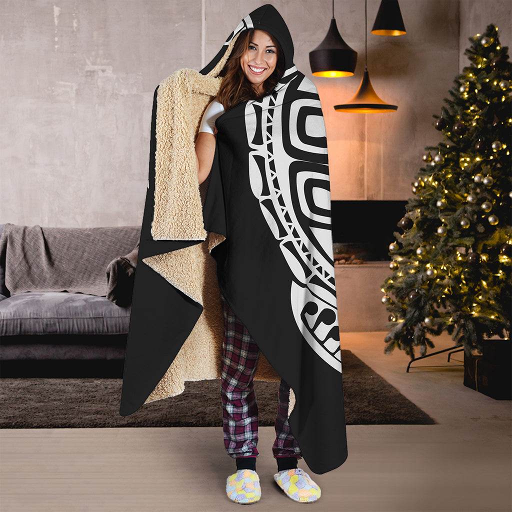 Black And White Maori Sea Turtle Print Hooded Blanket