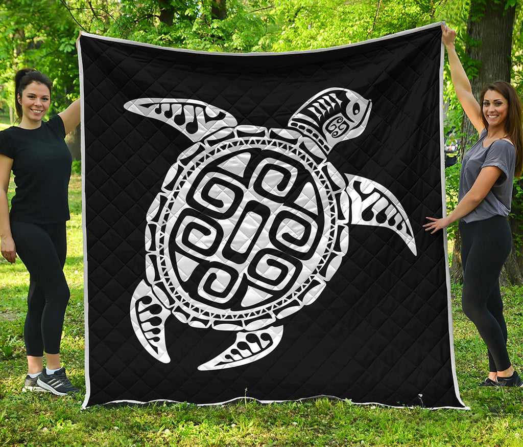 Black And White Maori Sea Turtle Print Quilt