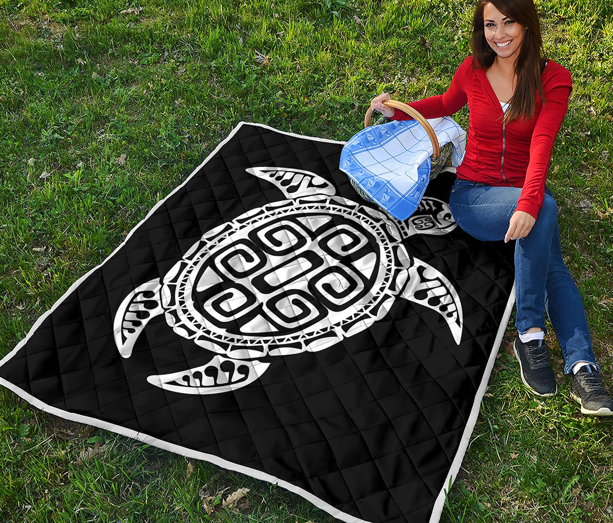 Black And White Maori Sea Turtle Print Quilt