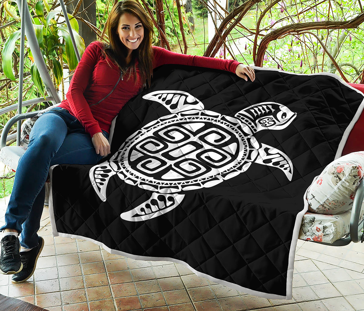 Black And White Maori Sea Turtle Print Quilt