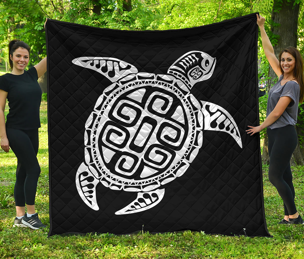 Black And White Maori Sea Turtle Print Quilt