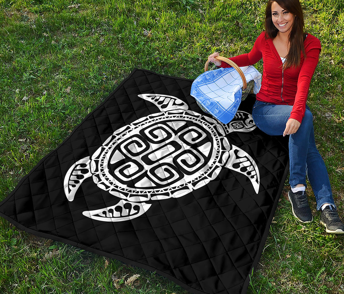 Black And White Maori Sea Turtle Print Quilt