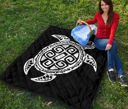 Black And White Maori Sea Turtle Print Quilt