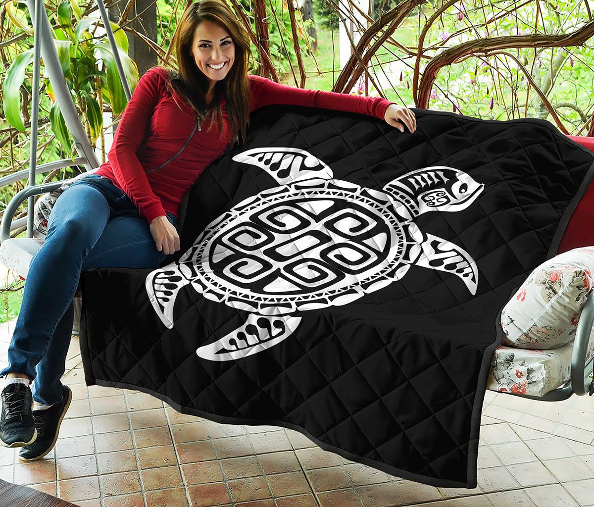 Black And White Maori Sea Turtle Print Quilt