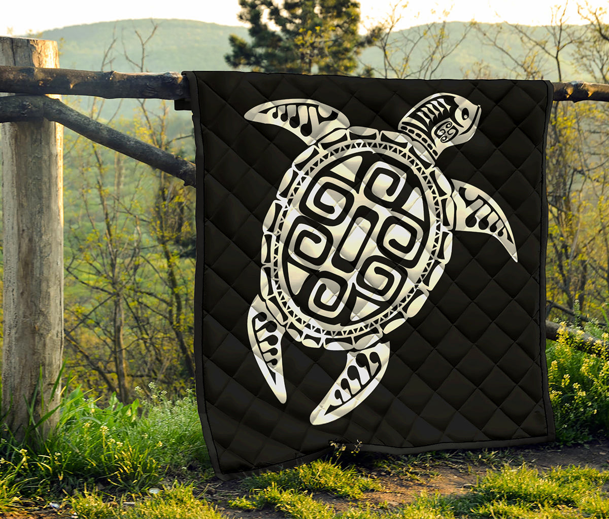 Black And White Maori Sea Turtle Print Quilt