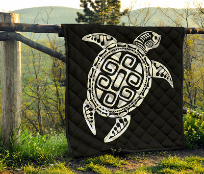 Black And White Maori Sea Turtle Print Quilt