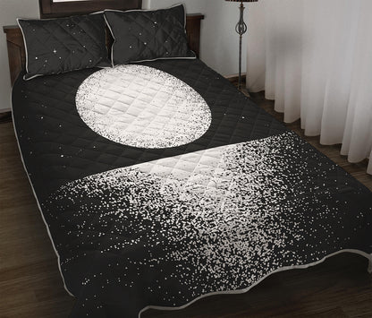 Black And White Moonlight Print Quilt Bed Set