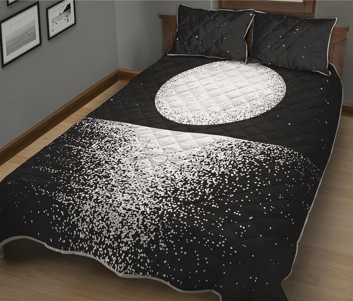 Black And White Moonlight Print Quilt Bed Set