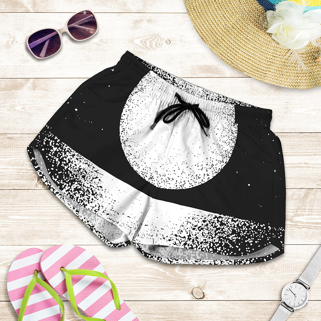 Black And White Moonlight Print Women's Shorts
