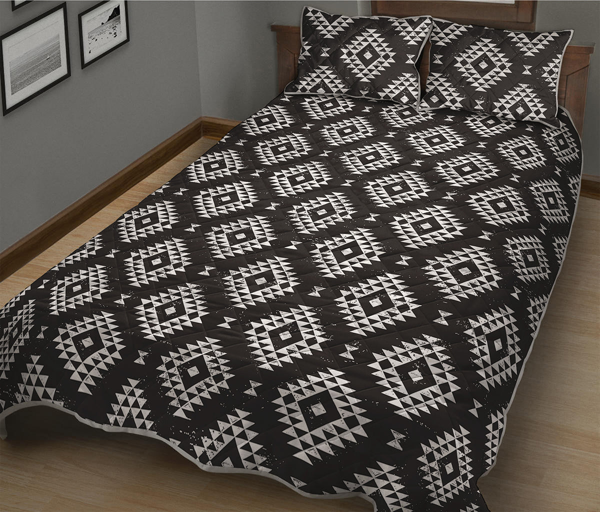 Black And White Navajo Pattern Print Quilt Bed Set