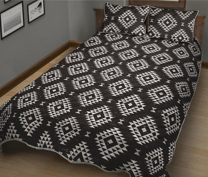 Black And White Navajo Pattern Print Quilt Bed Set