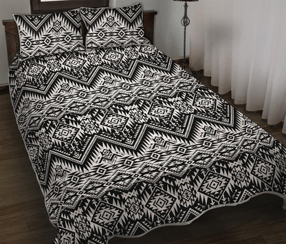 Black And White Navajo Print Quilt Bed Set