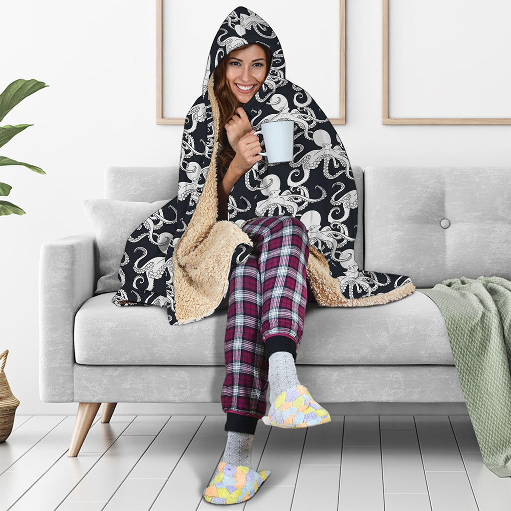 Black And White Octopus Pattern Print Hooded Blanket