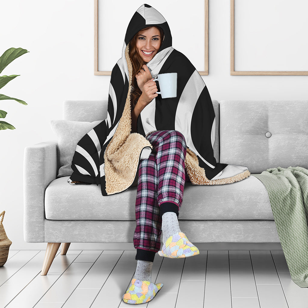 Black And White Optical Illusion Print Hooded Blanket