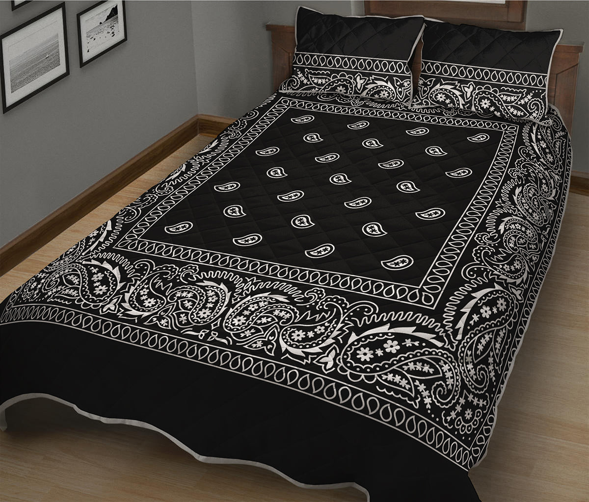Black And White Paisley Bandana Print Quilt Bed Set