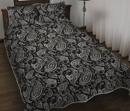 Black And White Paisley Pattern Print Quilt Bed Set