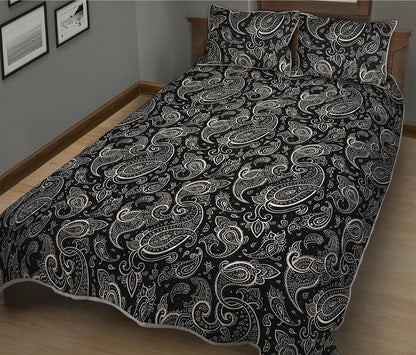 Black And White Paisley Pattern Print Quilt Bed Set