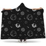 Black And White Planets Pattern Print Hooded Blanket