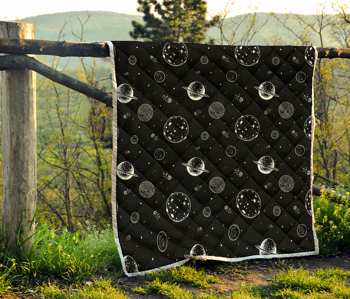 Black And White Planets Pattern Print Quilt