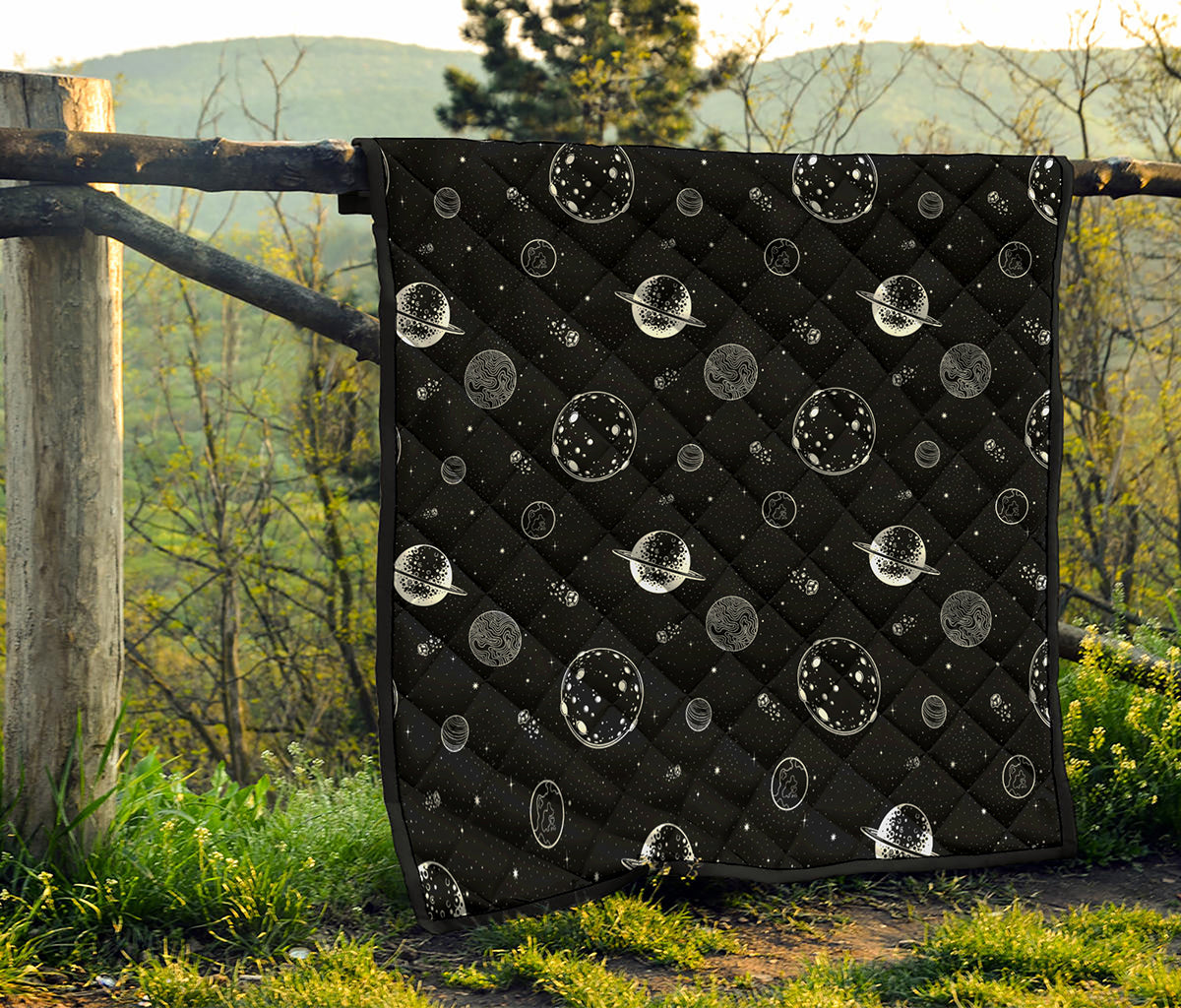 Black And White Planets Pattern Print Quilt