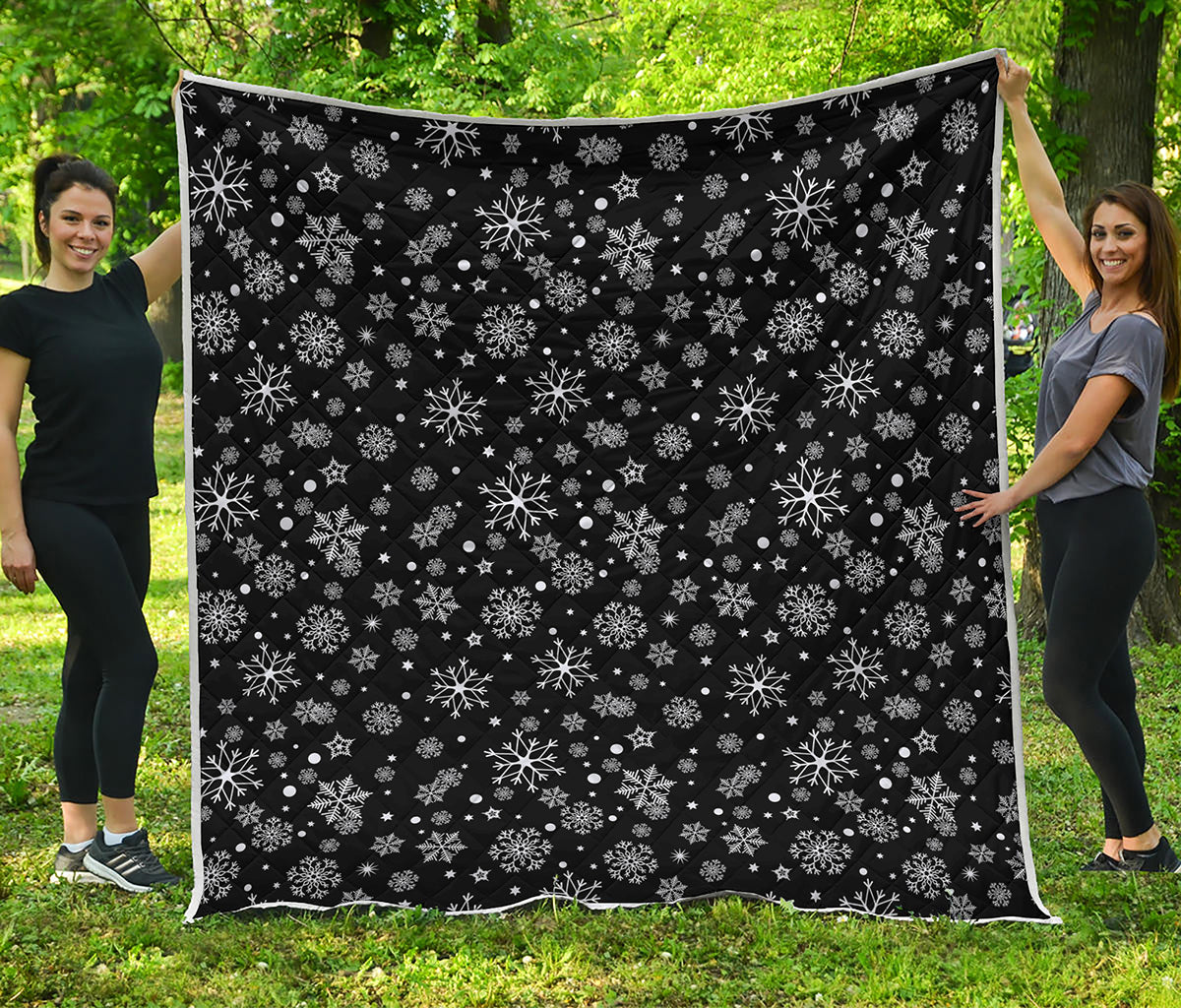 Black And White Snowflake Pattern Print Quilt