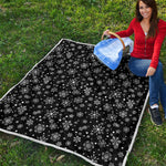 Black And White Snowflake Pattern Print Quilt