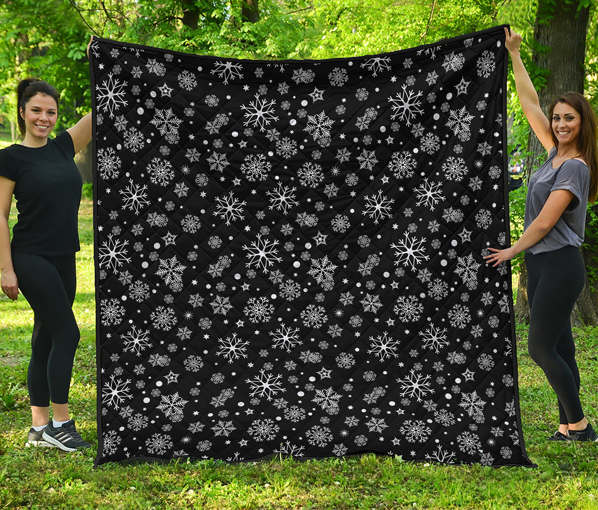 Black And White Snowflake Pattern Print Quilt