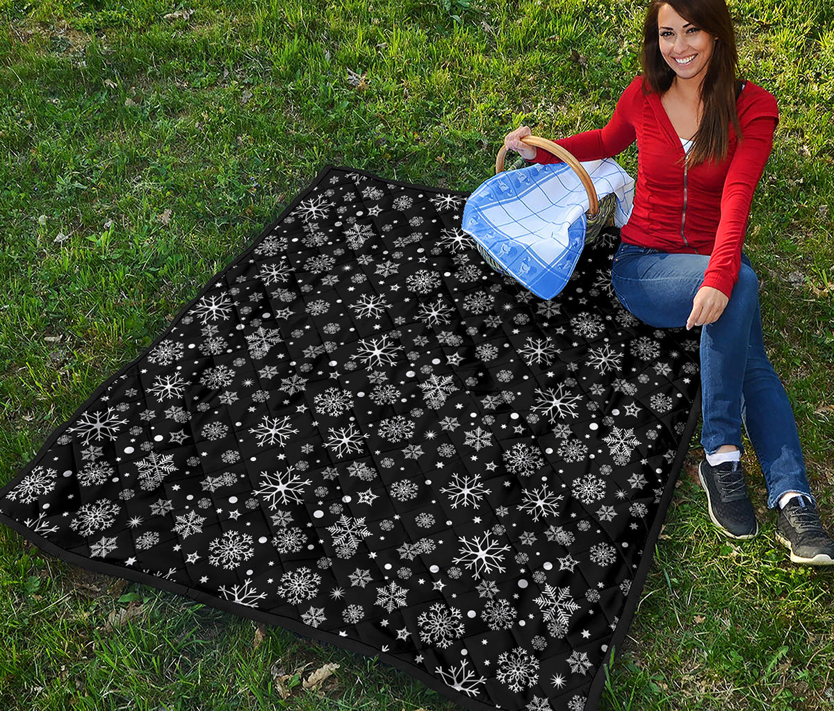 Black And White Snowflake Pattern Print Quilt
